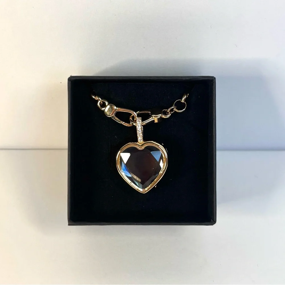 Heart-shaped glass locket (multiple available upon request) - Picture 7 of 7